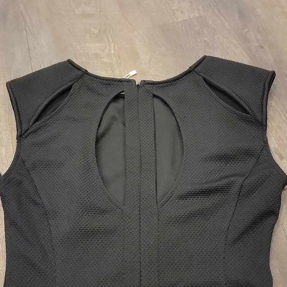 Women's black dress. - Picture 9 of 10